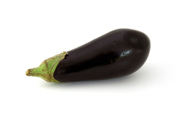 A picture of a ripe eggplant.